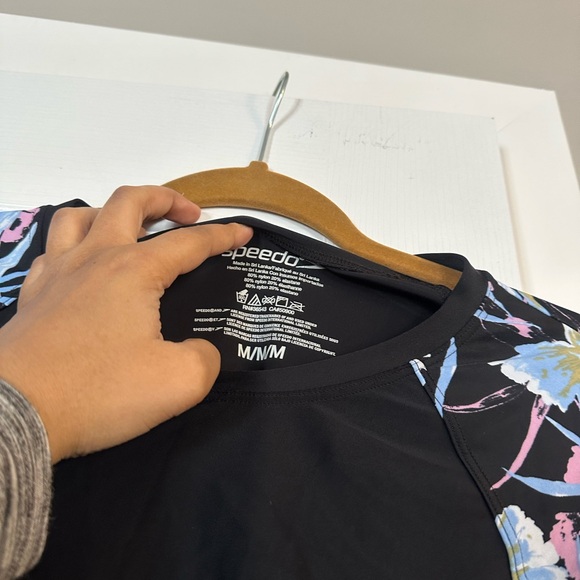 Speedo UPF50+ swim top - Picture 3 of 6